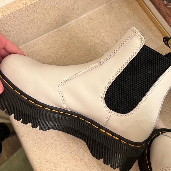 Dr. Marten platform boots - Picture 2 of 3